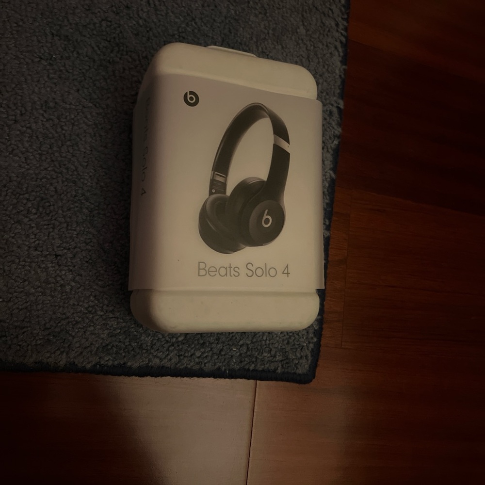 Beats Solo 4 Wireless Headphones - Black